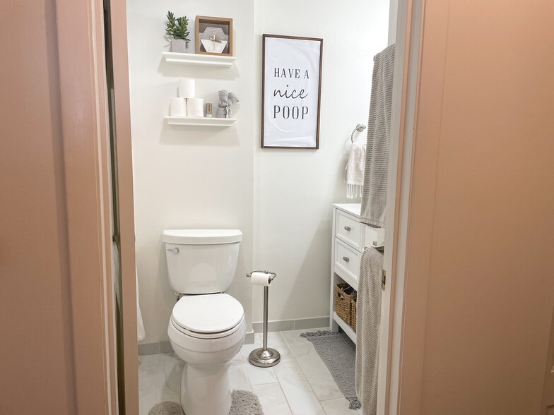 Full bath. - 29 Great Wood Ct