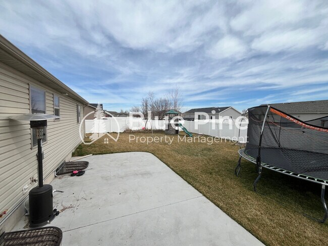 Building Photo - 3688 Shale Ave