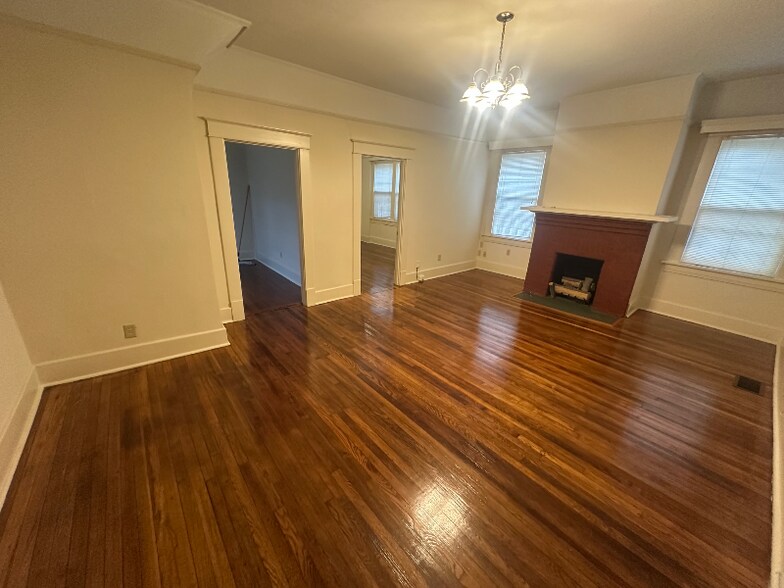 Building Photo - 515 W 24th St