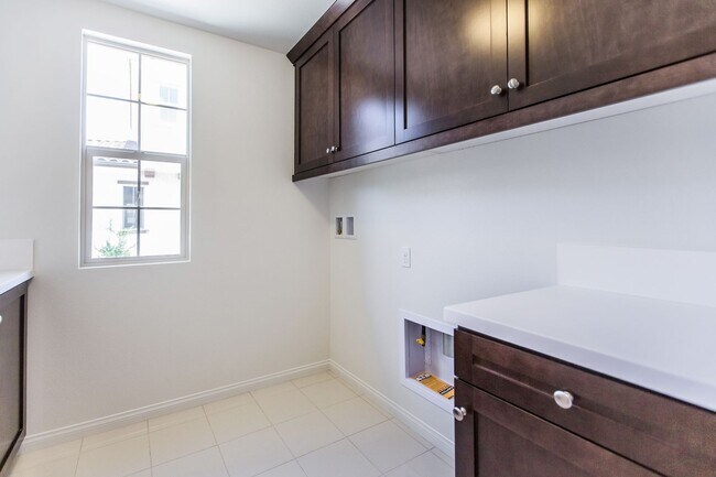 Building Photo - 4BD/3BA/2Garage Two Story Highly upgraded ...