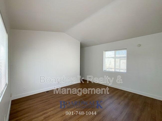 Building Photo - 155 W State St