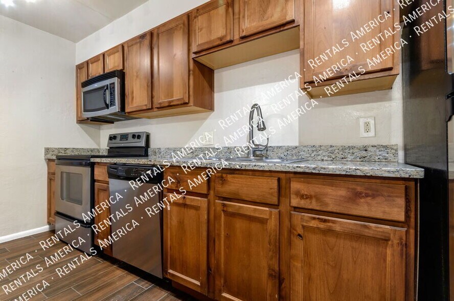 Building Photo - 55 N Cherry Ave