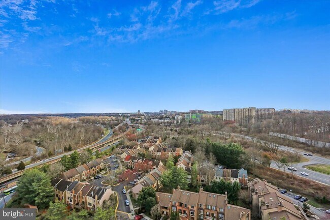 Building Photo - 10101 Grosvenor Pl