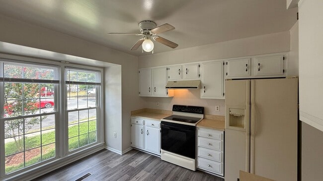 Building Photo - Lake Ridge Townhouse