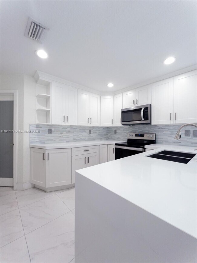 Building Photo - 16449 SW 48th Terrace