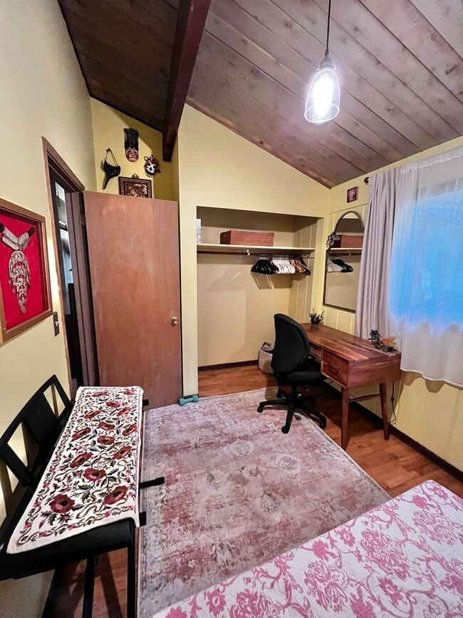 Building Photo - Well Maintained, Cozy, Furnished, Hansville Home on 3/4 Acre Lot!