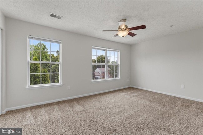 Building Photo - 2562 Woodland Pl