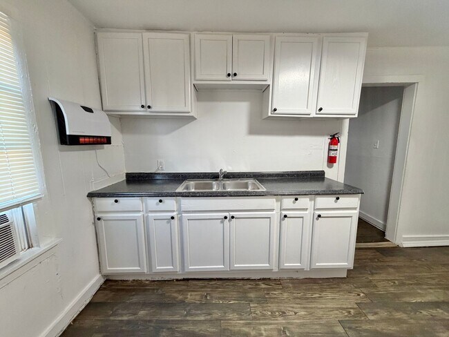 Building Photo - 2bed 1 bath Home Sweet Home