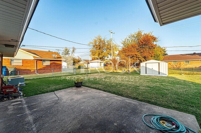 Building Photo - 3 Bedroom Home with 2-Car Garage and Covered Parking