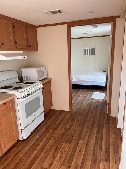 Dining & Kitchen - 52 Meadowview Ln