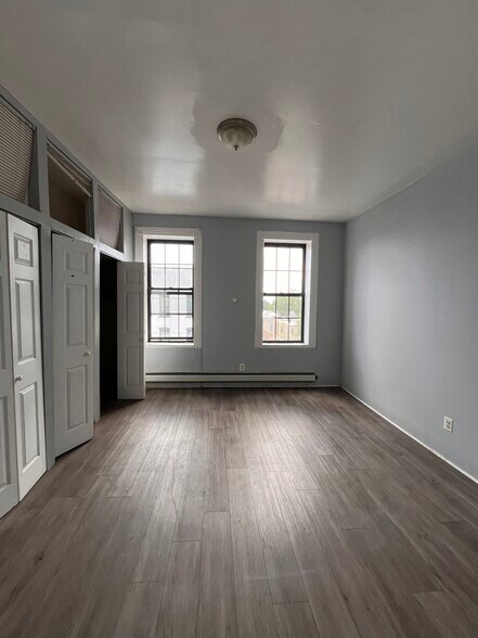 Building Photo - 9 Saint Pauls Ave