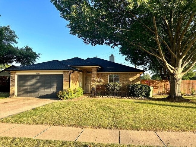 Primary Photo - Single Family House in Arlington 76001