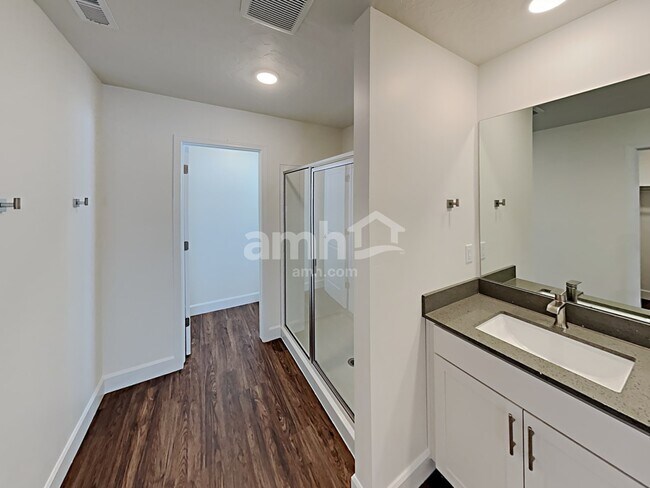 Building Photo - 6570 Old Forest Dr