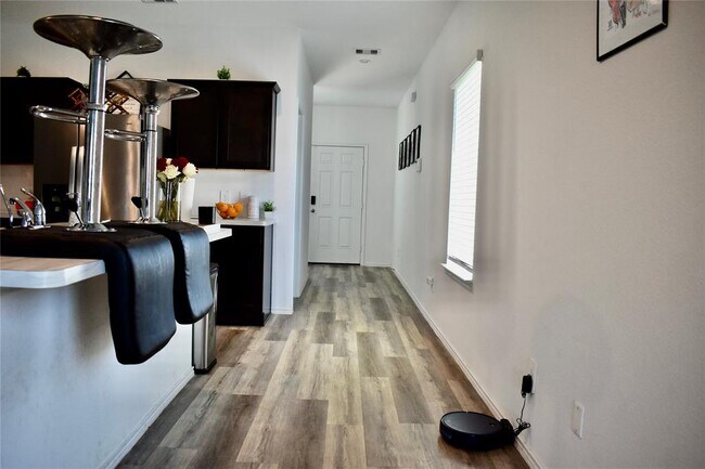 Building Photo - 1811 Legacy Hills Dr