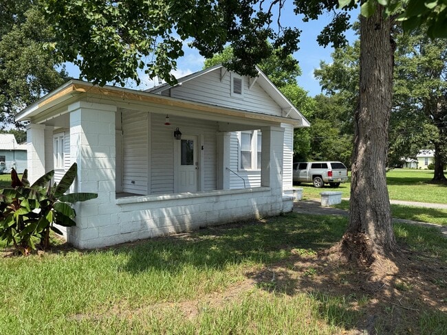 Building Photo - 507 Palafox St