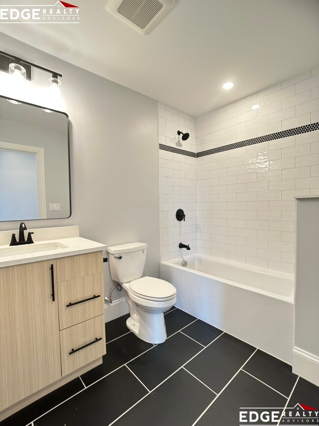 Building Photo - 360 Market St