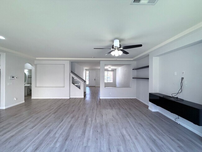 Building Photo - Great 5 bedroom home with RV Parking! Loca...