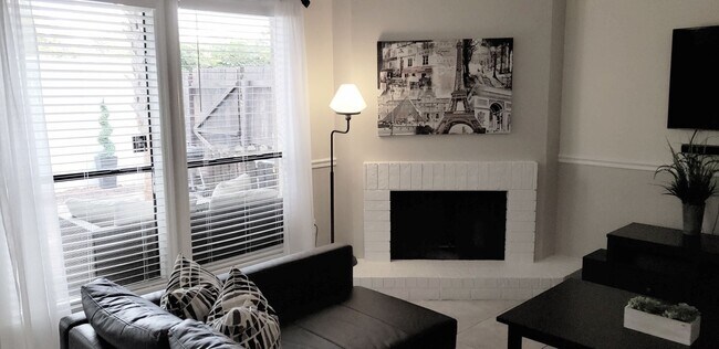 Building Photo - Beautiful  Furnished 1/1 condo x Rent  in Winter Park Next to Full Sail University !