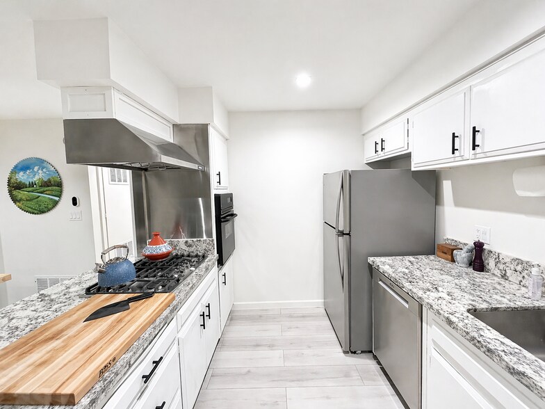 Building Photo - 4201 Bonita Rd