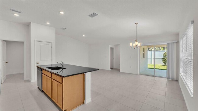 Building Photo - 727 Chestnut Ln