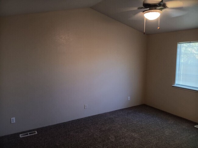 Building Photo - Cozy and Spacious Home for Rent