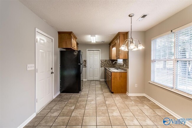 Building Photo - 123 Ann Bradley Dr