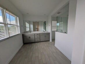 Building Photo - 4315 Sylvester Palm Dr