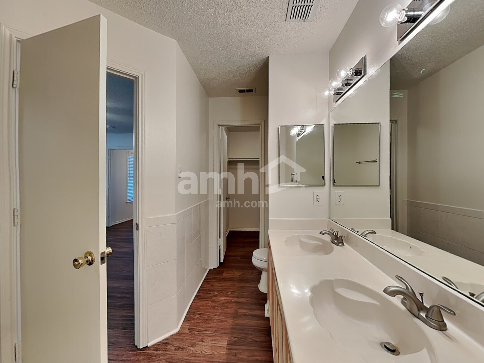 Building Photo - 1699 Wildrose Dr