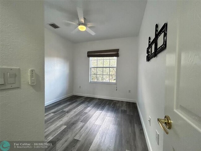 Building Photo - 604 NW 170th Terrace