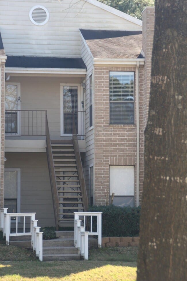 Building Photo - 3500 Tangle Brush Dr