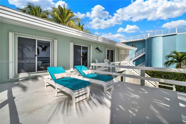 Building Photo - 69 Shoreland Dr