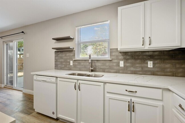 Building Photo - 1809 Vanderhill Cove