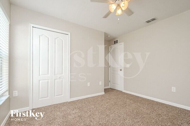 Building Photo - 5203 Ashwood Dr