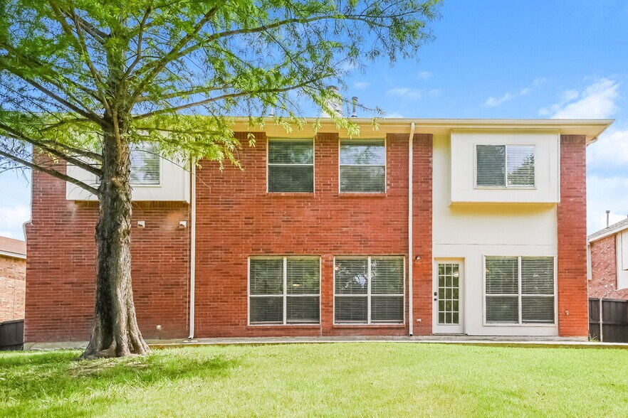 Building Photo - 5717 San Marino Dr