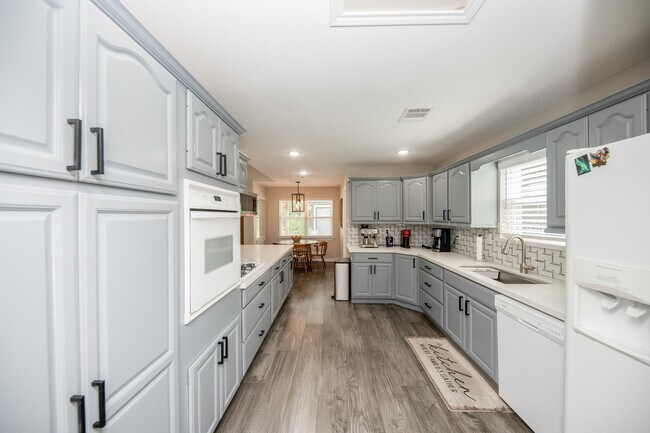 Building Photo - 926 Chantilly Ln