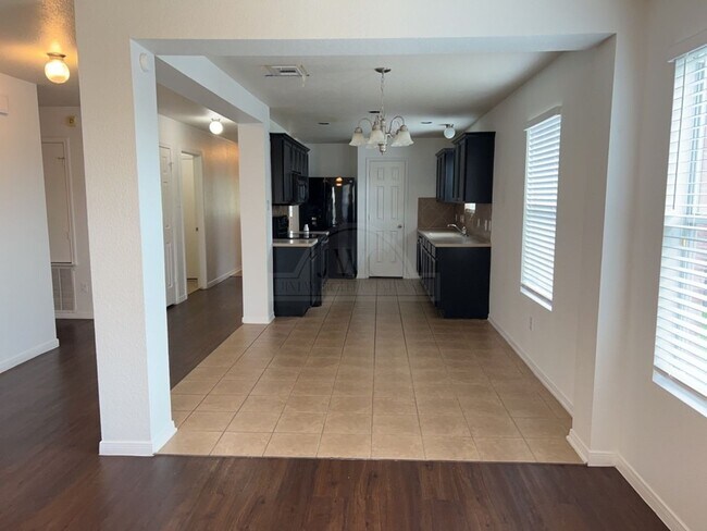 Building Photo - 3304 Catalina Dr