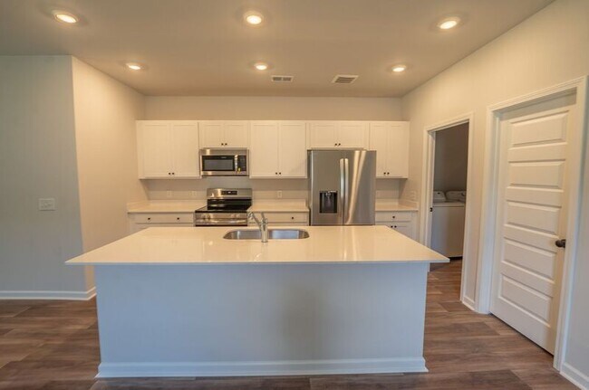 Building Photo - 142 Geranium Wy