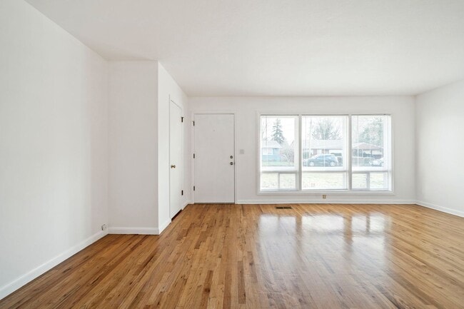 Building Photo - 330 E Jersey St