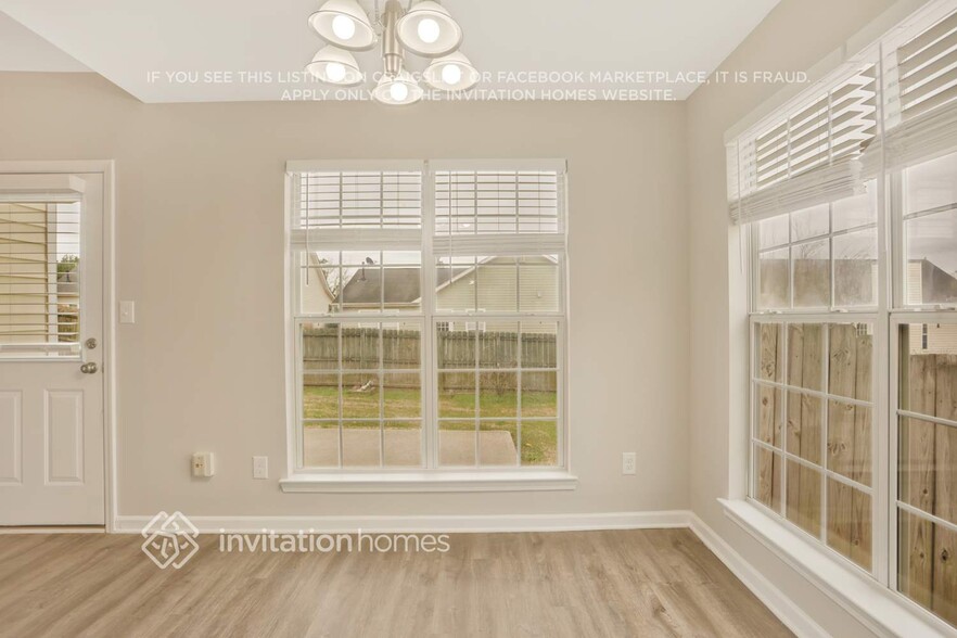 Building Photo - 1009 Meadow Glen Cir