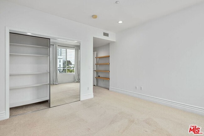 Building Photo - 1337 Wellesley Ave