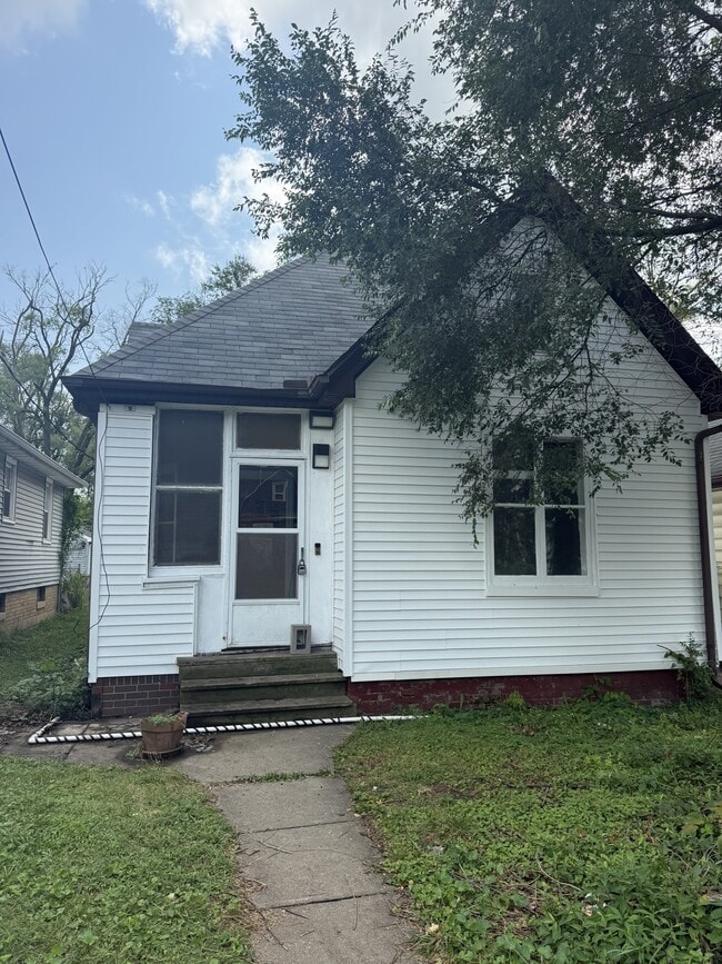 Primary Photo - 818 W Nowland Ave