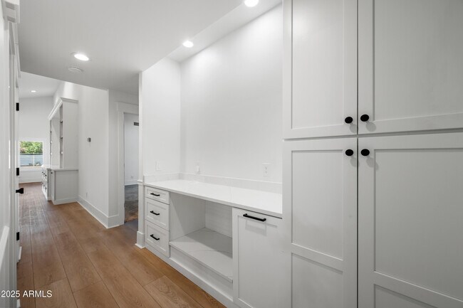 Building Photo - 4352 E Santa Rosa Pl