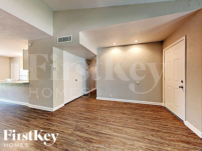 Building Photo - 6914 Pickett Dr