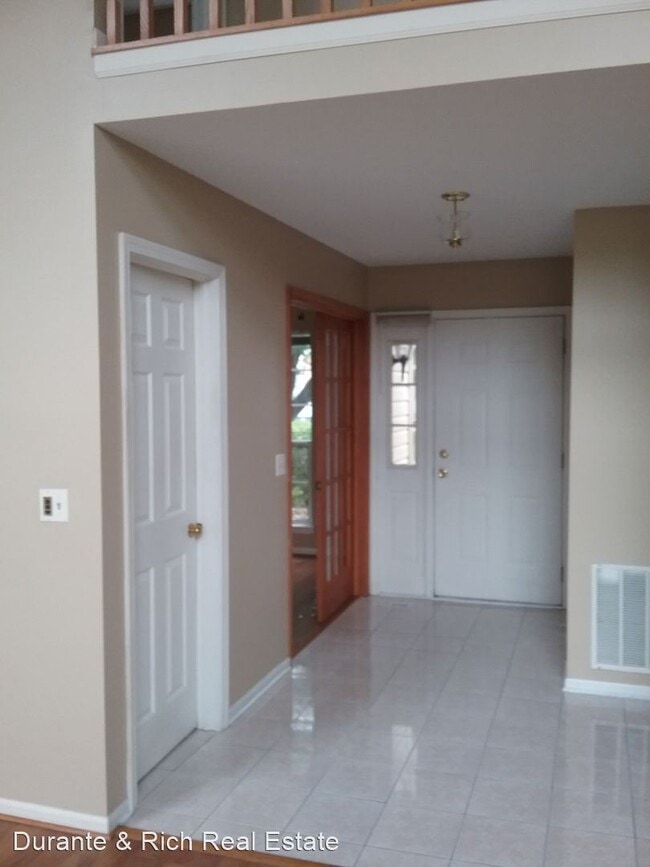 Building Photo - 3 br, 2.5 bath House - 88 Wiltshire Court