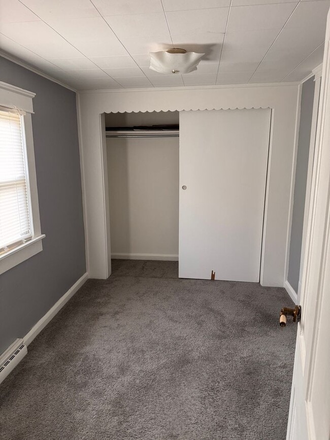 Building Photo - 402 Kenneth Ave