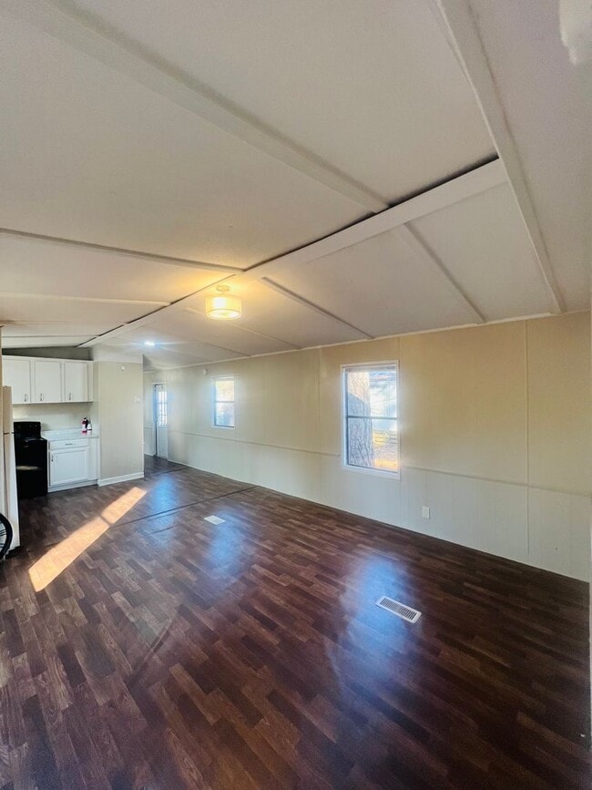 Building Photo - Charming 3-Bedroom – Water Included!