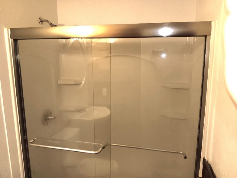 Building Photo - 252 Sanders Rd