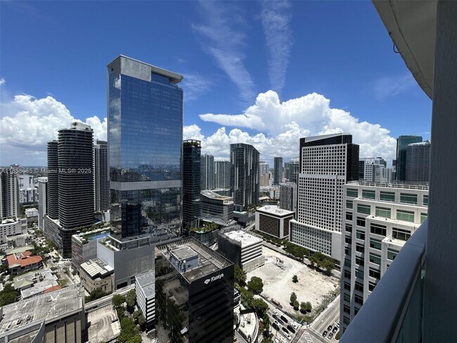 Building Photo - 950 Brickell Bay Dr