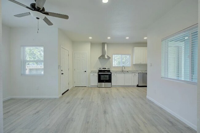 Building Photo - 6300 Beta Ct