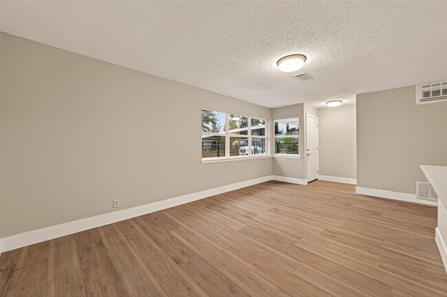 Building Photo - 5833 Southlea St